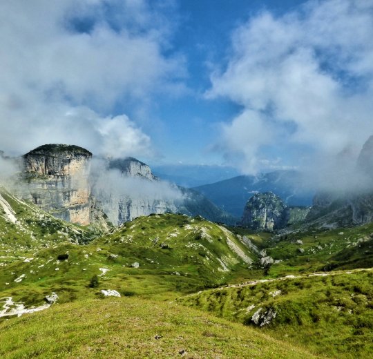 Туры в Доломити Ди Брента 2025 - цены на путевки в Италию из Москвы от туроператора «Пегас Туристик» Туры в Доломити Ди Брента 2025 - цены на путевки в Италию из Москвы от туроператора «Пегас Туристик»